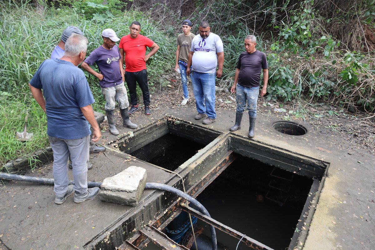apuertocabello's tweet photo. Gracias al apoyo de la gestión municipal que lidera @JCbetancourt72 el personal de @Hidrocentro2011 comenzó la reparación de fugas existentes para garantizar el suministro de agua potable en todo el municipio, parte del plan elaborado para atender al pueblo #7TFormulaVictoriosa https://t.co/EVrazhQZ5m