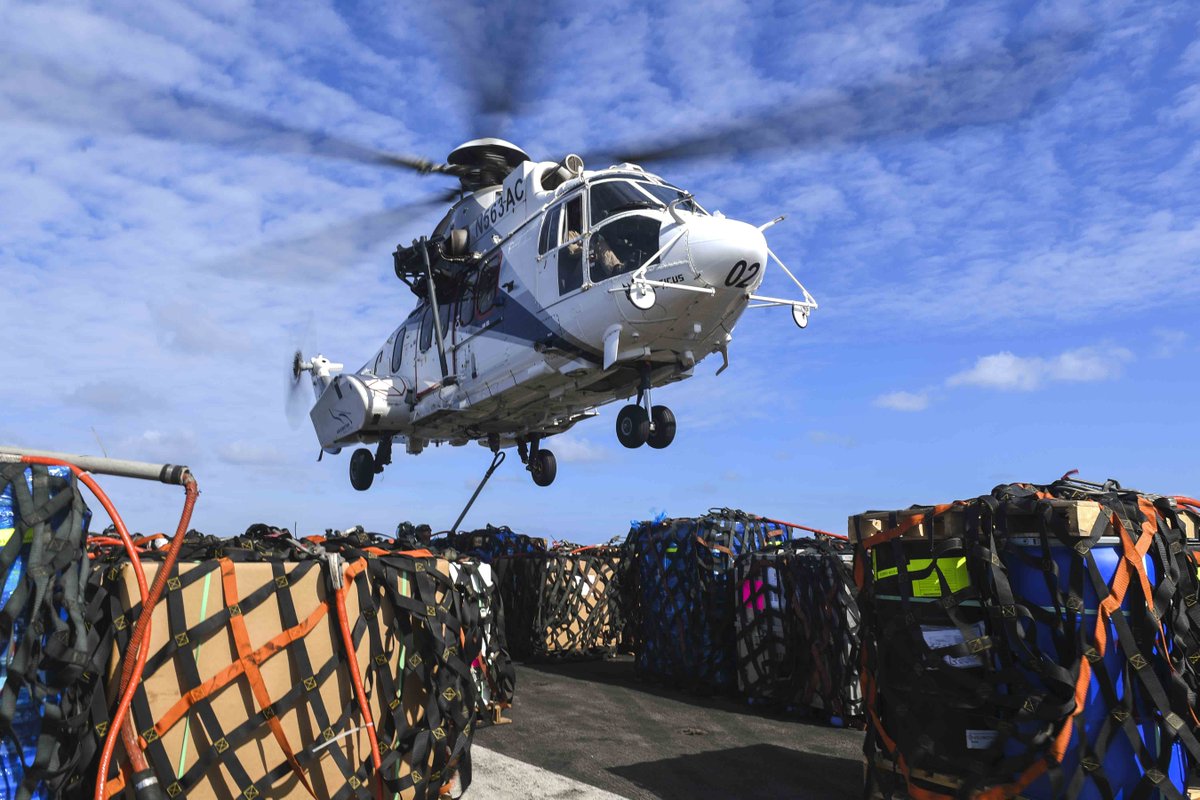 U.S. Navy Sailors assigned to the Nimitz-class aircraft carrier USS Carl Vinson (CVN 70) conduct a replenishment-at-sea with Lewis and Clark-class Dry Cargo Ship USNS Carl Brashear (T-AKE 7).

#USNavy | #MSCDelivers