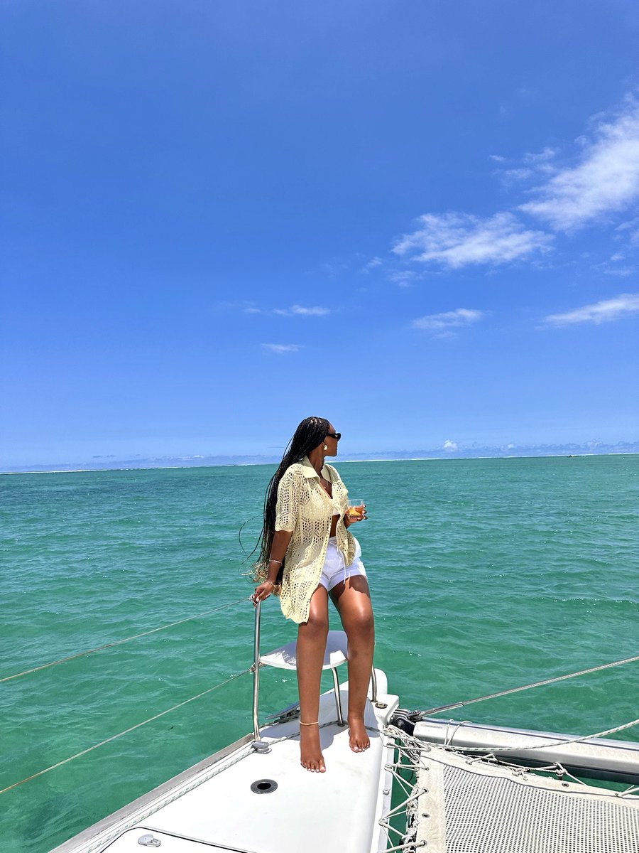 MonMasetloa's tweet photo. Jan - we made it out the group chat 🌴🐚💦 https://t.co/imGN240A7K