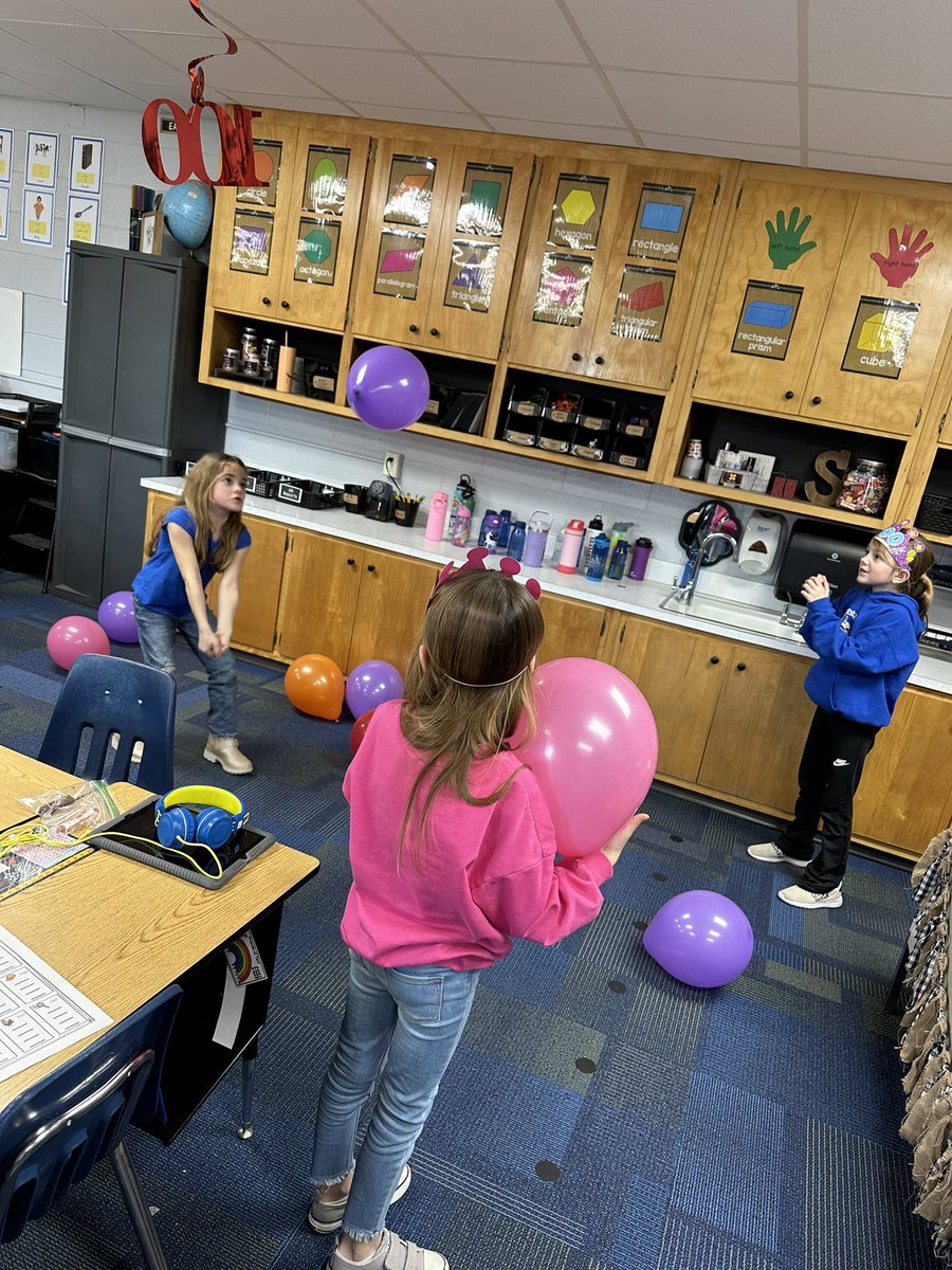 First grade fun on the 💯 day!
<a href="/PCElemSchool/">PC Elementary School</a> #lakeviewvikes