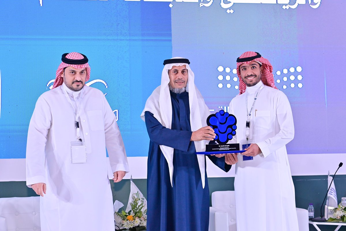ialmogbil's tweet photo. سعدت بتواجدي والمشاركة في المؤتمر الدولي للتأهيل الطبي والرياضي وإصابات العظام. لقاء مثمر وتبادل للخبرات وفرصة رائعة التقينا فيها بزملاء لنا في تخصص #العلاج_الطبيعي. 
كل الشكر للقائمين على إنجاح هذا المؤتمر المميز. والشكر موصول ل #جامعة_المجمعة على حسن الضيافة. https://t.co/C24uPq4pCk