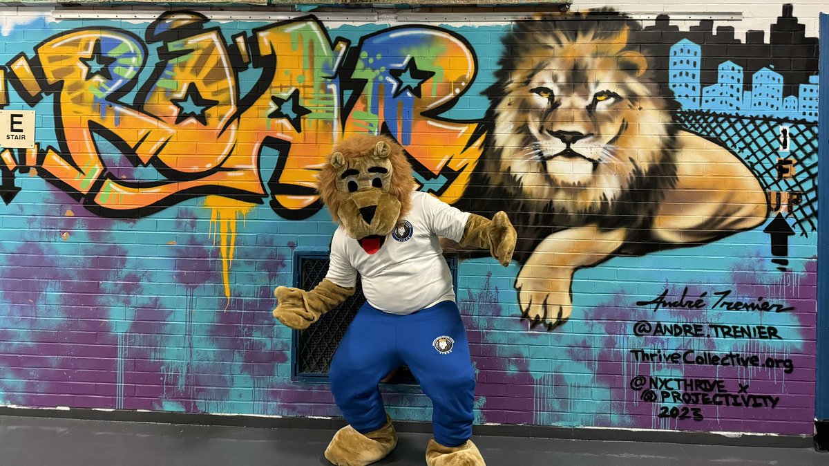 ps94x's tweet photo. Today, the PS 94 community met Roary, the PS 94 Lion!   #PS94Day #RealizeYourGreatnessPS94 #RoaryThePS94Lion  @CSD10Bronx https://t.co/rs0JsZiYL8