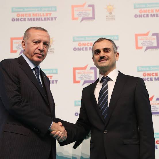 ankara_kusu's tweet photo. AK Partili Kocaeli Çayırova ilçe Belediye Başkanı Bünyamin Çiftçi’nin, usulsüz işler yaptıkları gerekçesiyle kendisinden önceki AK Partili belediye başkanı ve AK Partili meclis üyeleri hakkında suç duyurusunda bulunduğu ortaya çıktı 😁 @ciftcibnymn https://t.co/fXErLjEFuK