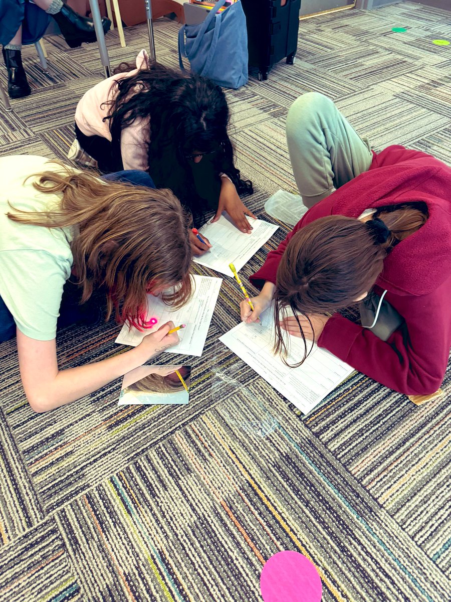 JamiMonahan9's tweet image. I love creating opportunities for students to Think and Act like Scientists🌟Today these scientists at @BeachsideElem demonstrated that light travels in a straight line until it strikes an object or travels from one medium to another. @ElemSci #vcsscientists