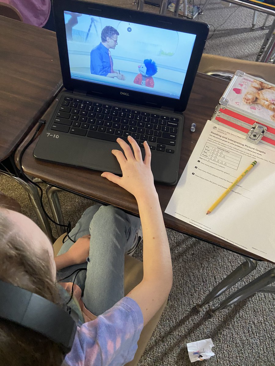 MaryBoydFCPS's tweet photo. My absolute favorite part of using a This or That playlist in Math is the time that it gives me to meet with all my groups in one day! The opportunity to gain a true “pulse” of my student’s understanding is invaluable! https://t.co/kGvopI3AeQ