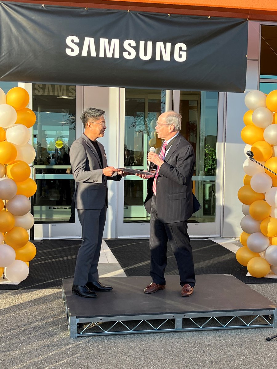 Excited to welcome @SamsungDSGlobal to Folsom. The region’s robust semiconductor talent pool led the company to put down roots here. Samsung’s microchip research and development office has 50 employees already. Congratulations and welcome! #SamsungSemiconductor