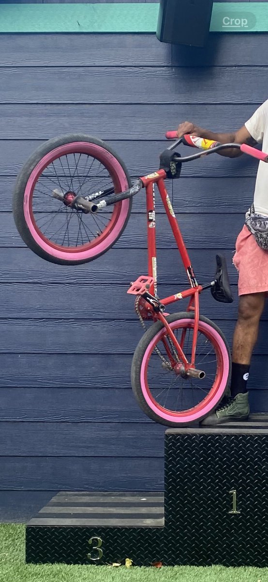 KareemJWilliams's tweet photo. Someone smashed my window and stole my bike in Fremont area of seattle if you see this bike please contact me asap https://t.co/GFI1JDo2bu