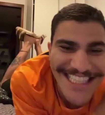 nannessauro's tweet image. ja podi arrumar a bolsa p uNIveRsiDade? podi? arrumar a bolsa?