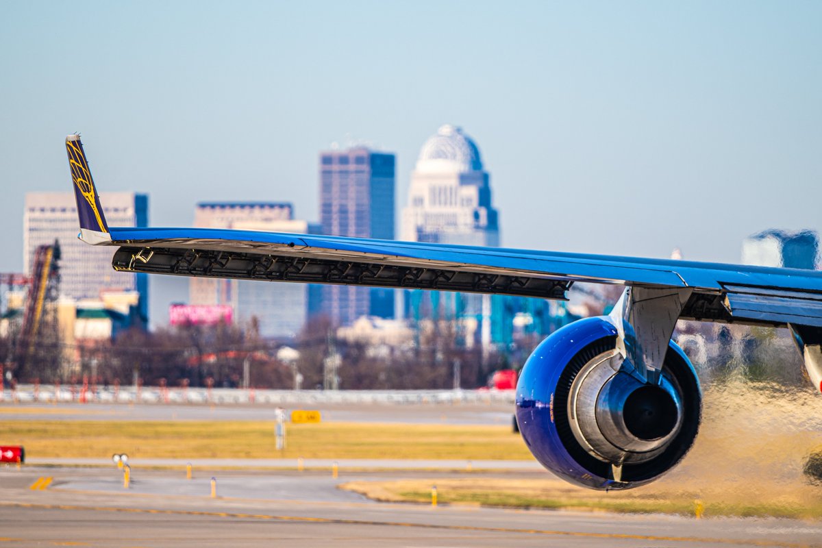 jmrutl01's tweet photo. #wingletwednesday
๐ธ: 12/14/2023 Peak Season at SDF
#atlasair #louisville #avgeek #nikon #worldport #aviation #747400f #boeing https://t.co/Fhj3apQuFS