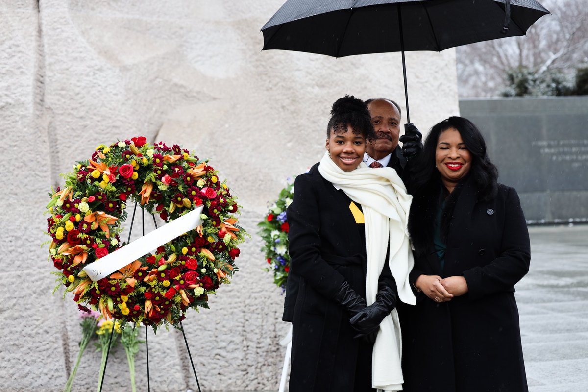ArndreaKing's tweet photo. MLK Day was more than a day off—it was a day on for service. We saw just how many people are ready and willing build a Beloved Community. We will continue this momentum with the #RealizingTheDream initiative, striving for 100M hours of service by MLK's 100th birthday. https://t.co/oHseqFoLN7