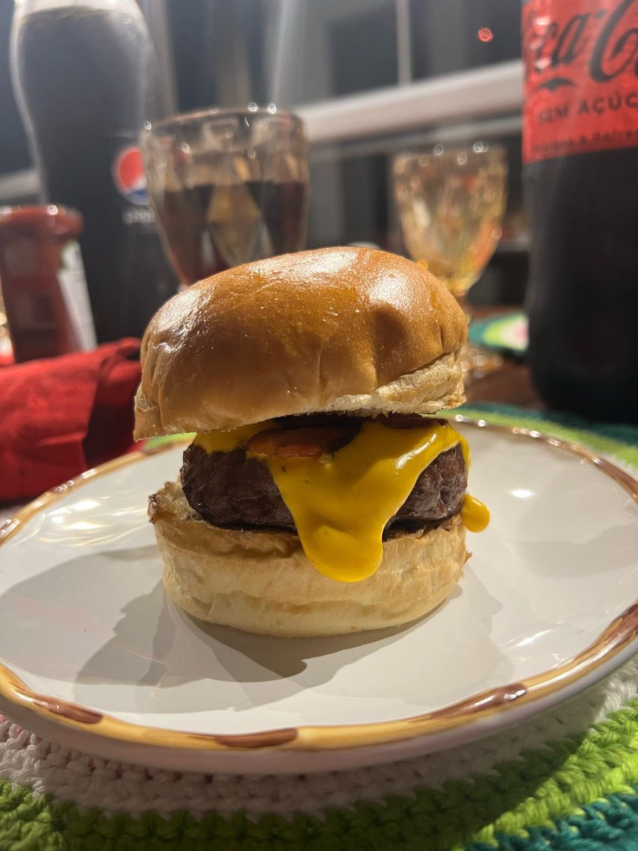 Postar aqui pq fazia tempo que eu n fazia um hamburguinho