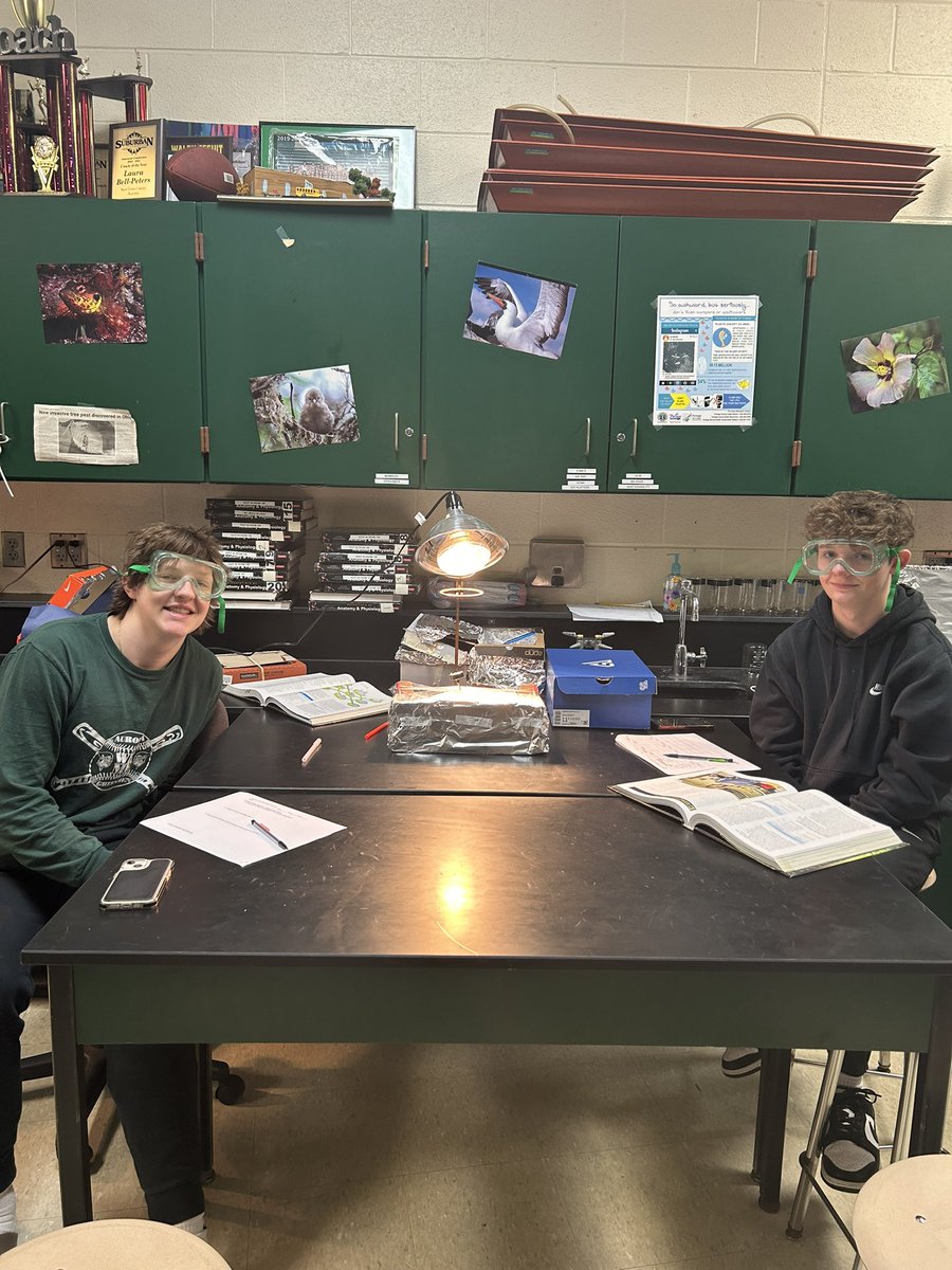 Hey, Mrs. Bell-Peters! @AuroragreenmenC much appreciation for you in designing today’s lesson with innovation, collaboration and critical thinking at the forefront! Solar Cookers in Environmental Science! @AHS_SeanBaker @AHS_MH @DrPMilcetich @Greenmensteward