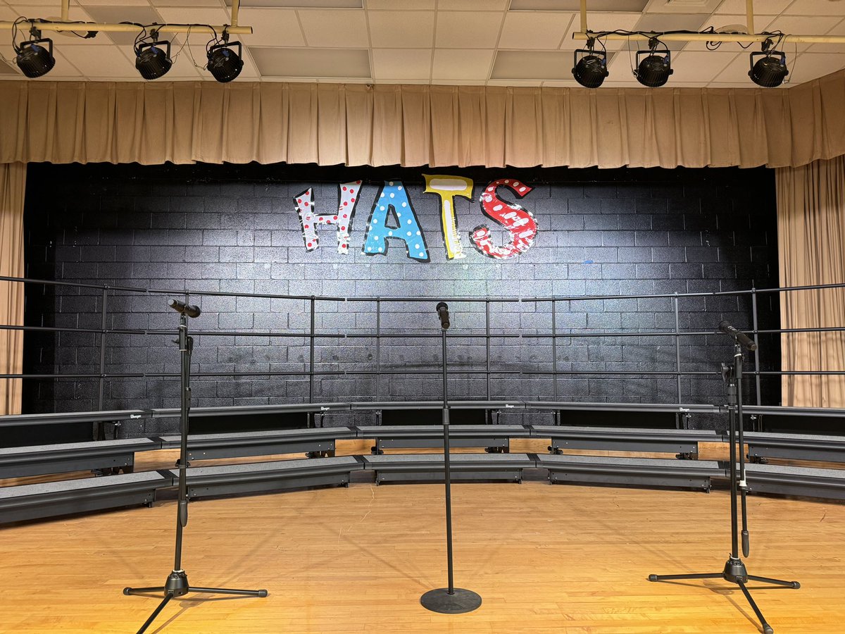 The stage is set and we are ready! 3rd grade musicians will be sharing about the importance of what lies underneath in their musical, Hats! 🎩 👒🎩🎓🪖⛑️@mrs_brashear @SummerDempster @MrsFernandez3rd @NPESprincipal #fcsmusic