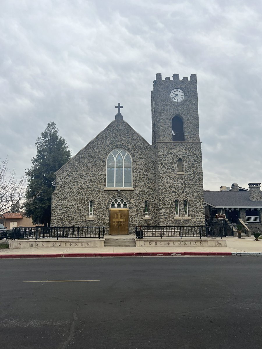 BDormanTV's tweet photo. THE HERO OF SELMA: I’m live in Reedley for a prayer mass tonight at Old St. Anthony Chruch as family &amp; friends gather to remember Selma Police Officer Gonzalo Carrasco on the one-year anniversary of his death. 

Exclusive coverage starts at 4 p.m. on @CBS47. 💙🖤 https://t.co/Zpu2VmLkKs