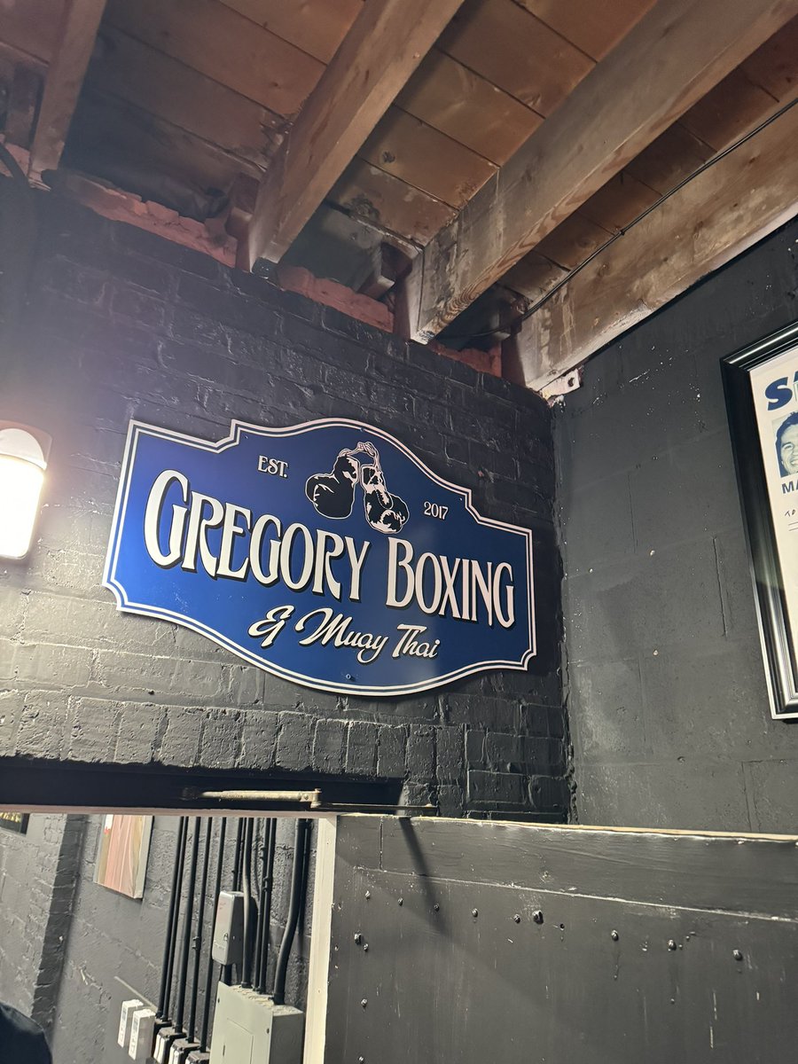 CoachDerekDay's tweet photo. Never know where recruiting will take you…been to basketball games, baseball, track and wrestling meets…even a hockey game…but tonight is a first.  Always hunting!!! Thanks for hospitality!!!  @GregoryBoxing 
#E2W #MatterOfPride https://t.co/anxCo2Lw8w