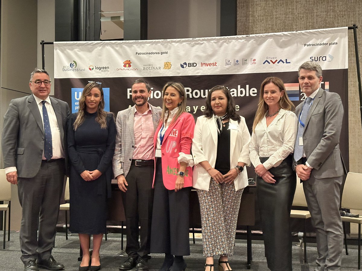 🙌🌎 La industria de seguros se une para hacer historia.   
Este miércoles firmamos la Declaración de Bogotá sobre Seguros Sostenibles. 
Un compromiso sólido, que reafirma nuestro liderazgo con el carbono positivo y las prácticas sostenibles.