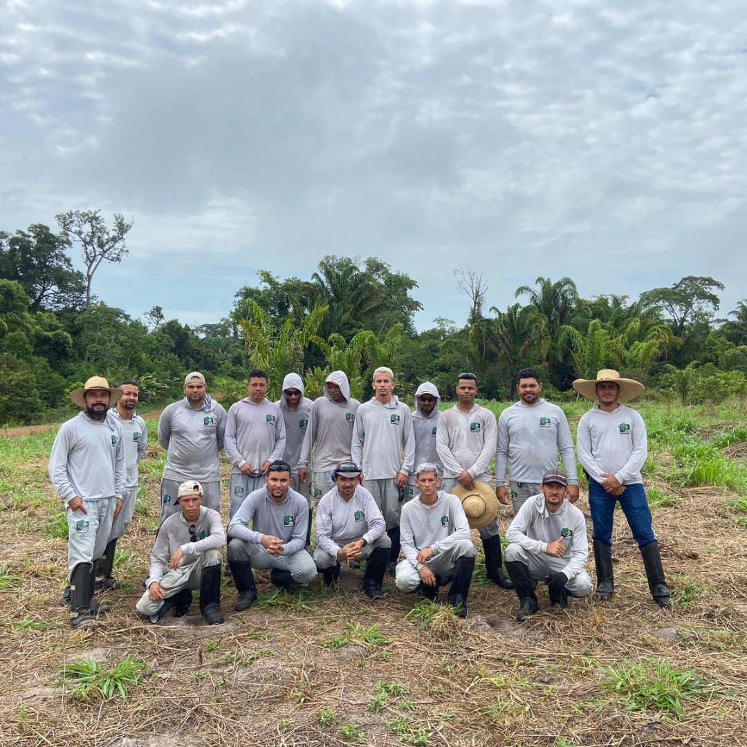 Carnival has just started differently here! 🎊🎉 Our field team is ready to shine with their work of ecological restoration at one of our partner farms!