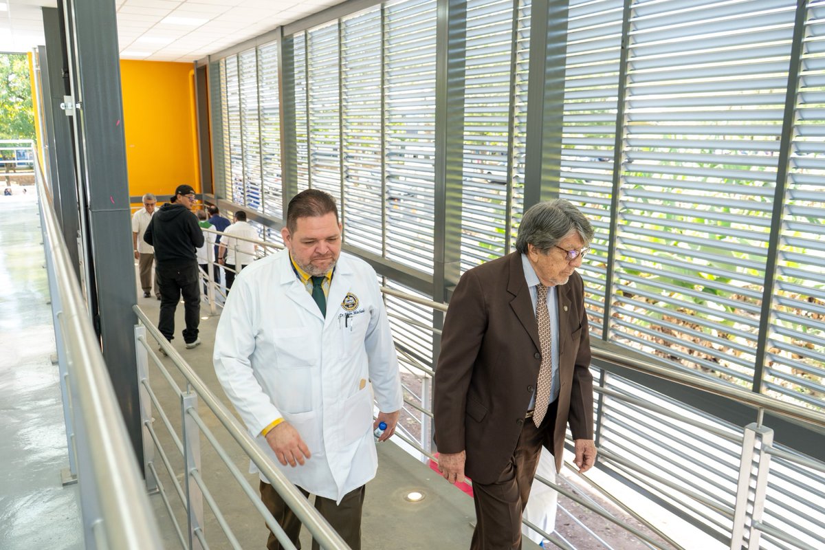 Visitando los nuevos laboratorios de la UNIVO, en procura de las mejoras a  la Educación Superior.