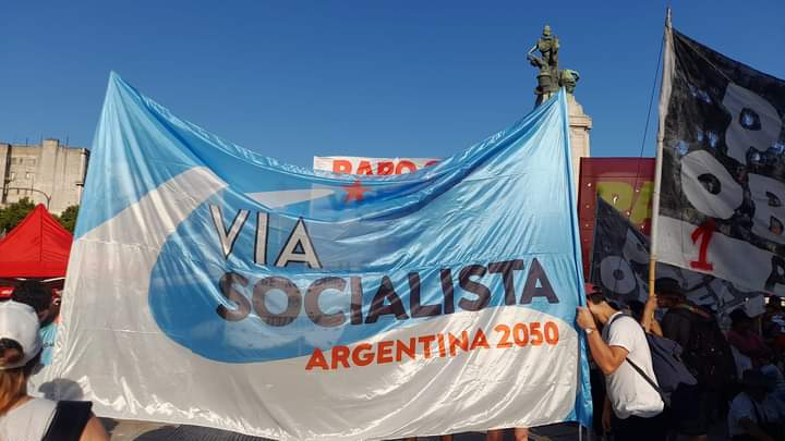 ViaSocialistaAr's tweet photo. 🚨 ¡Presentes en el Congreso contra la Ley omnibus!
¡Abajo la represión del gobierno!
#LeyOmnibus #Congreso #Concentracion #Milei #ProtocoloBullrich #Represión https://t.co/bk0Fdh5tph