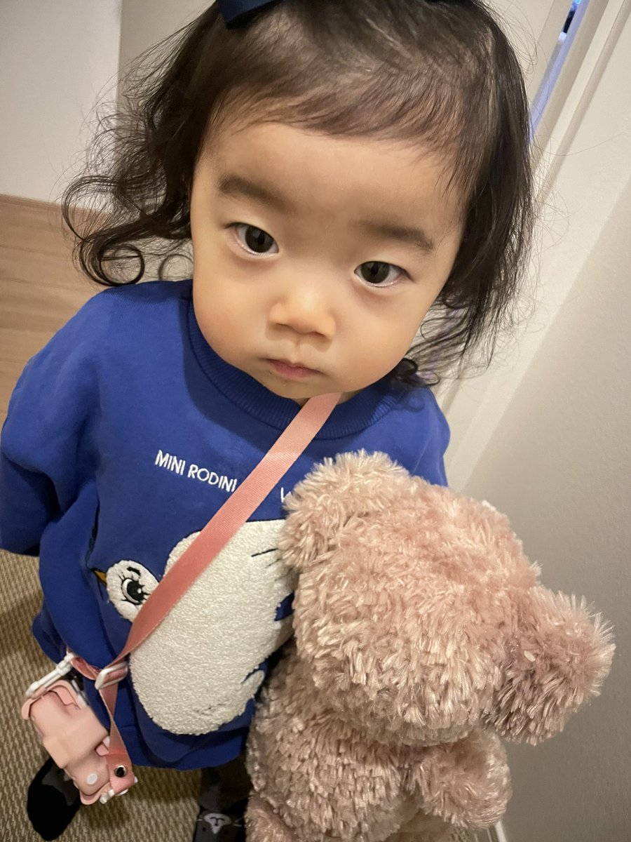 osakaana's tweet photo. いつもトイレに乱入してくる https://t.co/2NypLX1PNN
