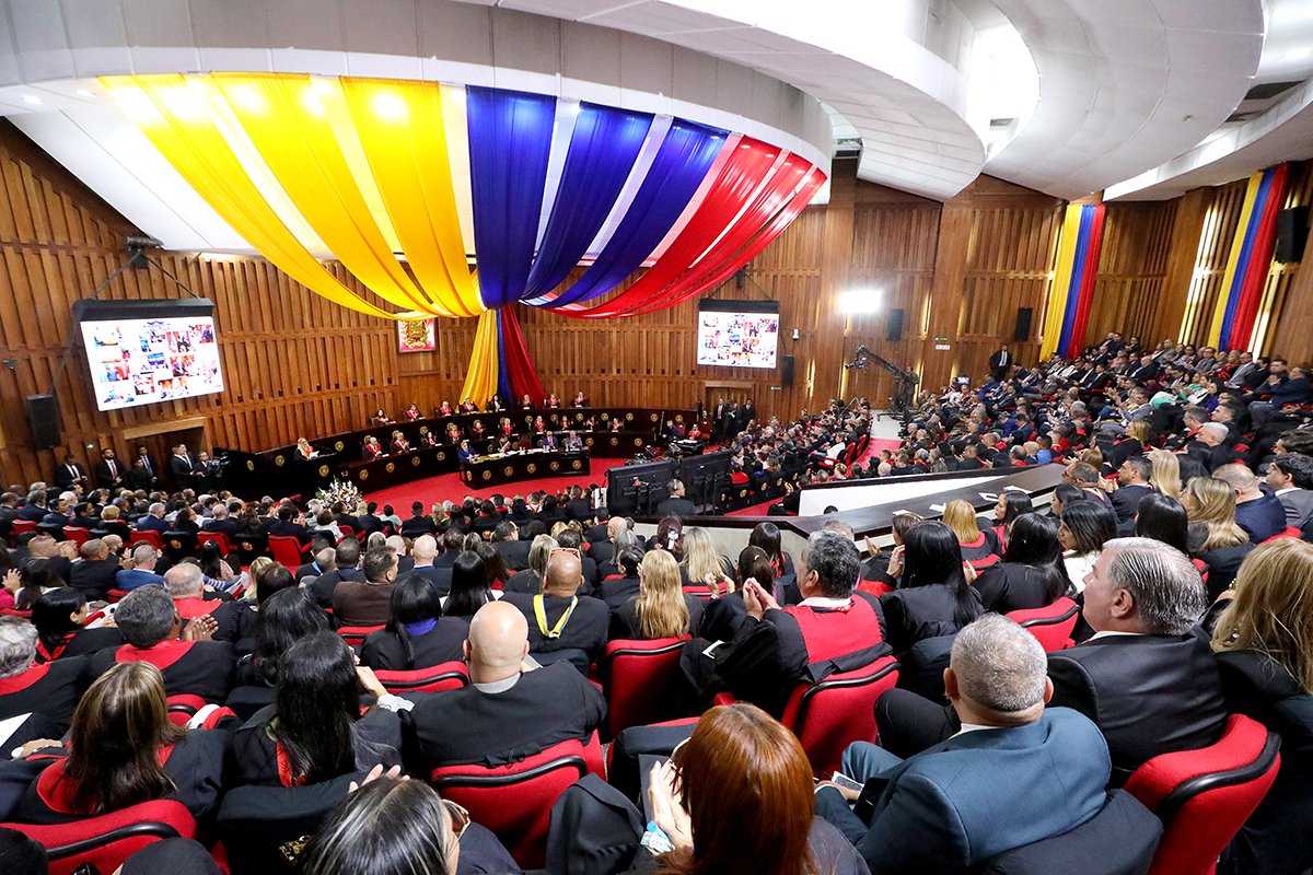 Presidenta del TSJ <a href="/BeatrizRabg/">Caryslia Beatríz Rodríguez</a>: "El Poder Judicial se ha dispuesto como una de las columnas fundamentales donde se sostiene la estabilidad y la armonía de nuestra sociedad" tsj.gob.ve/-/presidenta-d…