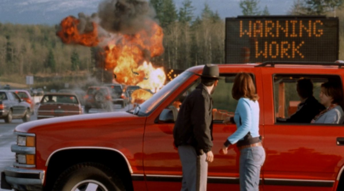 jlinzombie's tweet photo. 21 anos de Premonição 2, o filme com o acidente mais traumatizante de todos. https://t.co/k7kw0TupU3