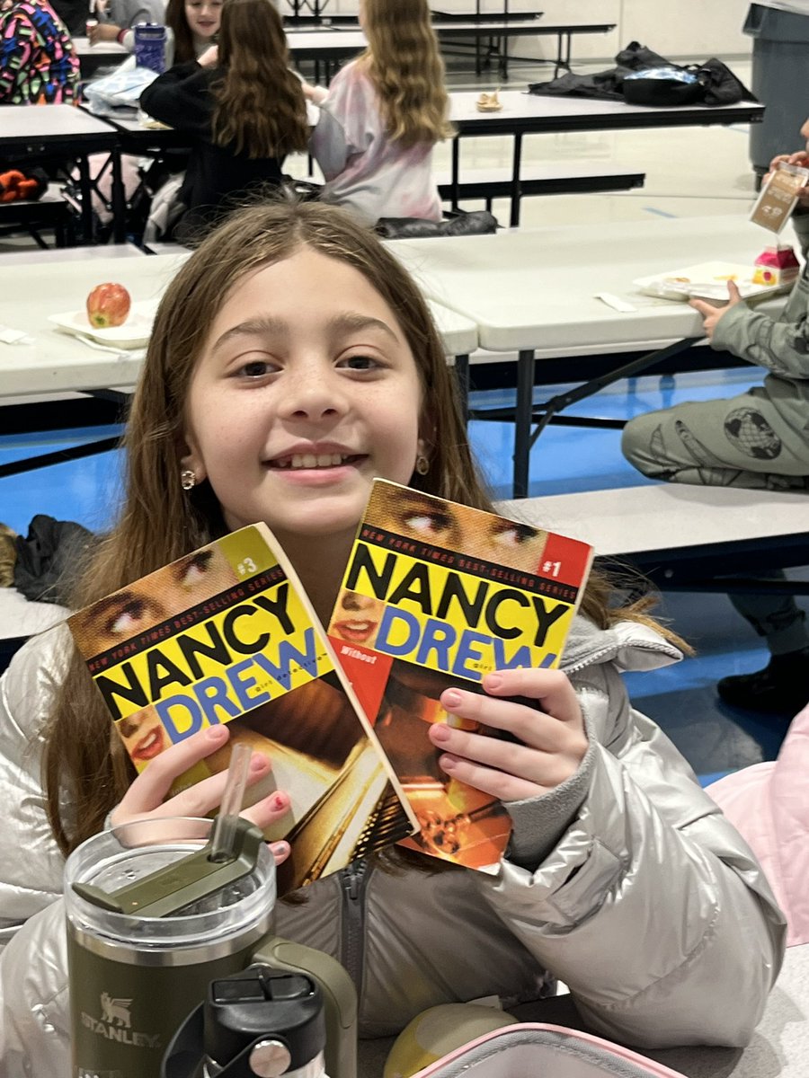 Students got more than 100 “new” books today at the first Book Swap of the year at Shepard! <a href="/AlanBShepPrin/">Shepard Elementary</a> #swapping
