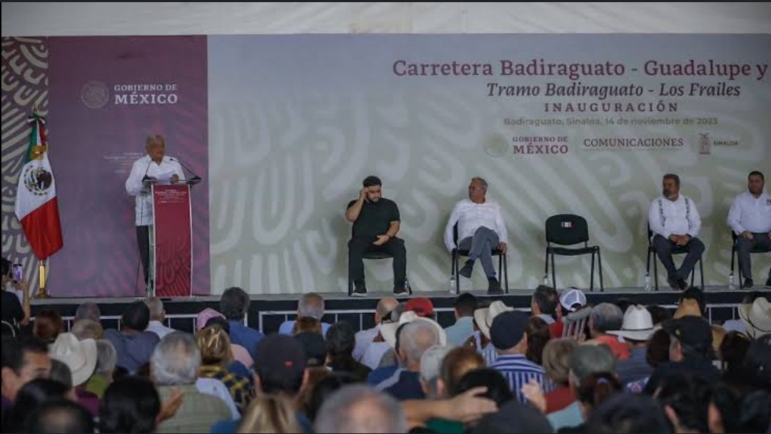 rthur013's tweet photo. ¿Cómo que Andrés Manuel López Obrador pacto con el Cartel de Sinaloa?😱
El mismo que se bajó de su camioneta para saludar a la mamá del Chapó
El mismo que dejó libre a Ovidio Guzmán en el Culiacanazo
El mismo que le construyó una carretera directa a Badiraguato
El mismo que no ha hecho ni madres contra el crimen Organizado y tiene su ridícula política de "Abrazos NO Balazos"
Tiene un pacto con el Cartel del Sinaloa
#NarcoPresidente