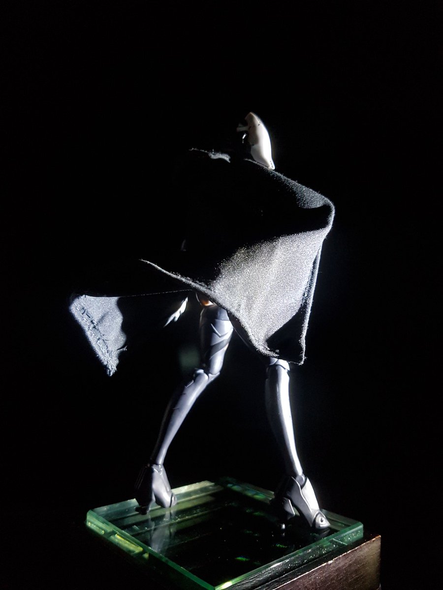 TheLocalBard's tweet image. She blends in well with the dark, so long as there isn&apos;t a bright light on her.

#SnailShellStudio #SnailShellAssassin #Assassin #RobotGirls #ToyPhotography @wozhike