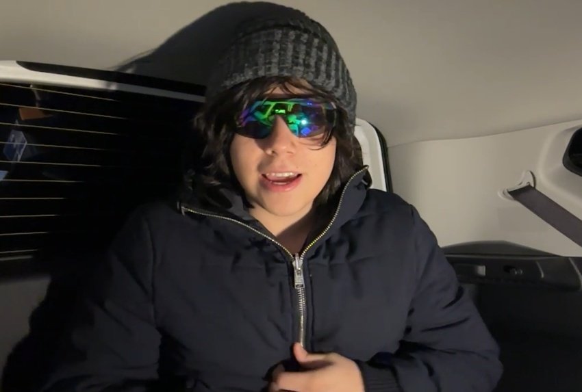 Quackuromi_'s tweet photo. Quackity se quedó sin dinero por andar pagando el server y ahora vive en su auto porque lo embargaron, humilde mi streamer literal 😔 https://t.co/yaGqJpBkjD