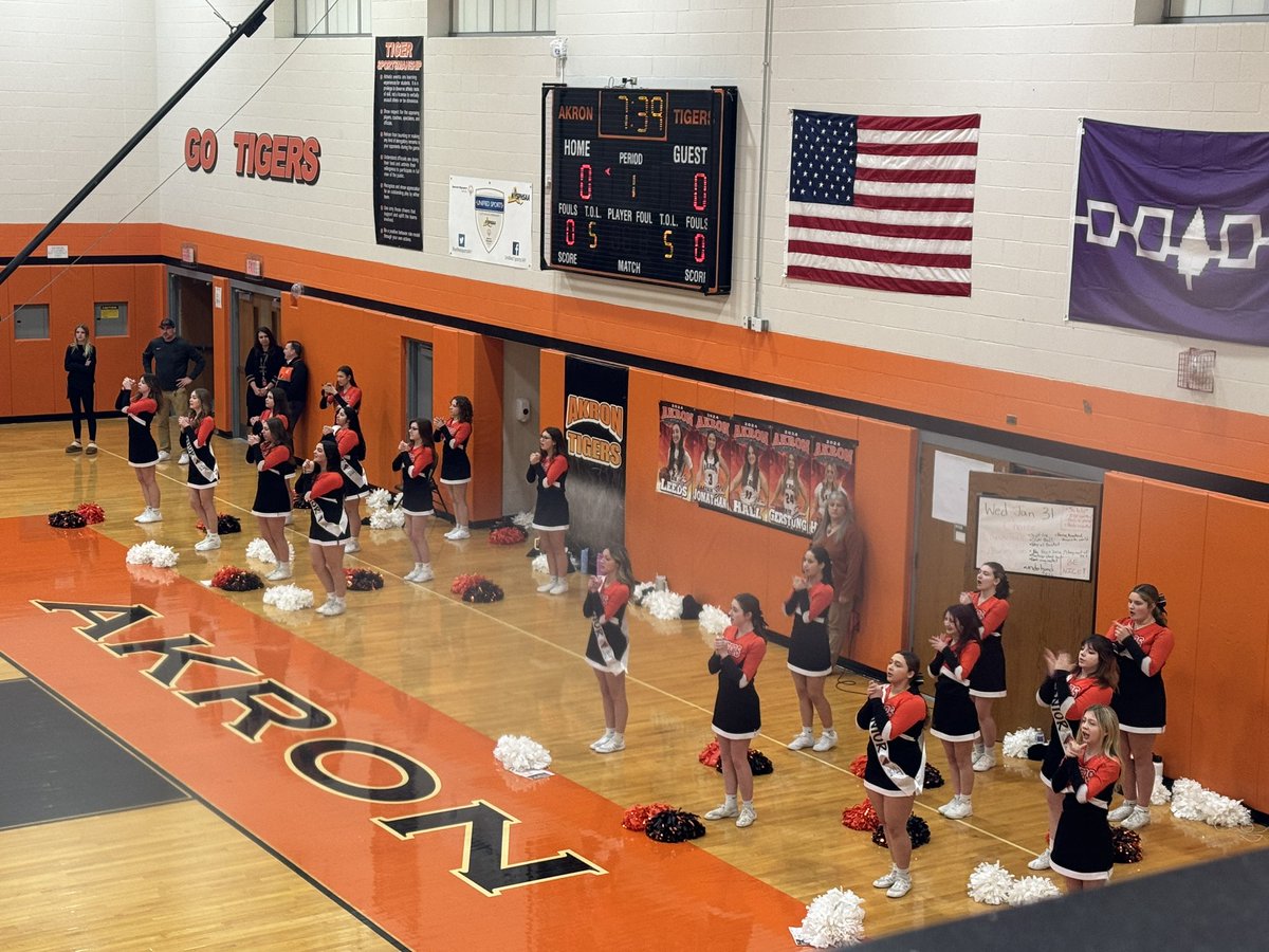 AkronHSSports's tweet photo. Congrats to our Varsity Basketball team who defeated Medina 55-48 at home tonight on #SeniorNight! #GoTigers #OneAkron https://t.co/fCpNes8eRv