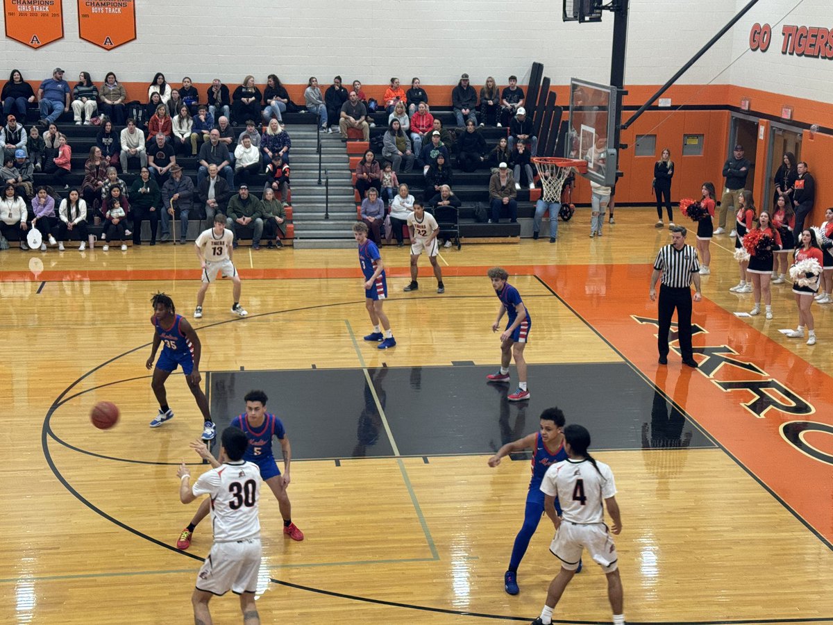 AkronHSSports's tweet photo. Congrats to our Varsity Basketball team who defeated Medina 55-48 at home tonight on #SeniorNight! #GoTigers #OneAkron https://t.co/fCpNes8eRv
