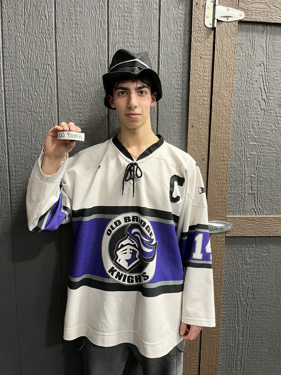 Congrats to Captain Michael Pellicciotta who reached 100 career points in a 12-4 win vs Marlboro! 
Goals: Apgar, Albrecht, Doctors 2, Fattorusso, Gallo 4, Moreno, Pellicciotta 2
Assists: Apgar 2, Albrecht, Doctors 2, Fattorusso, Gallo 3, Lynch 2, Pellicciotta 7, Vella, Vislocky 2