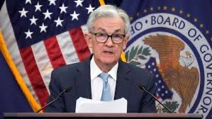 🇺🇸FOMC。
パウエルさんのコメントを宇多田ヒカル風に意訳しました。大体こんな感じでしたね👇

・金利は据え置くよ。全会一致で決めたの。
・近づきたいのよ、物価上昇2%に。でも、すぐには変われない。