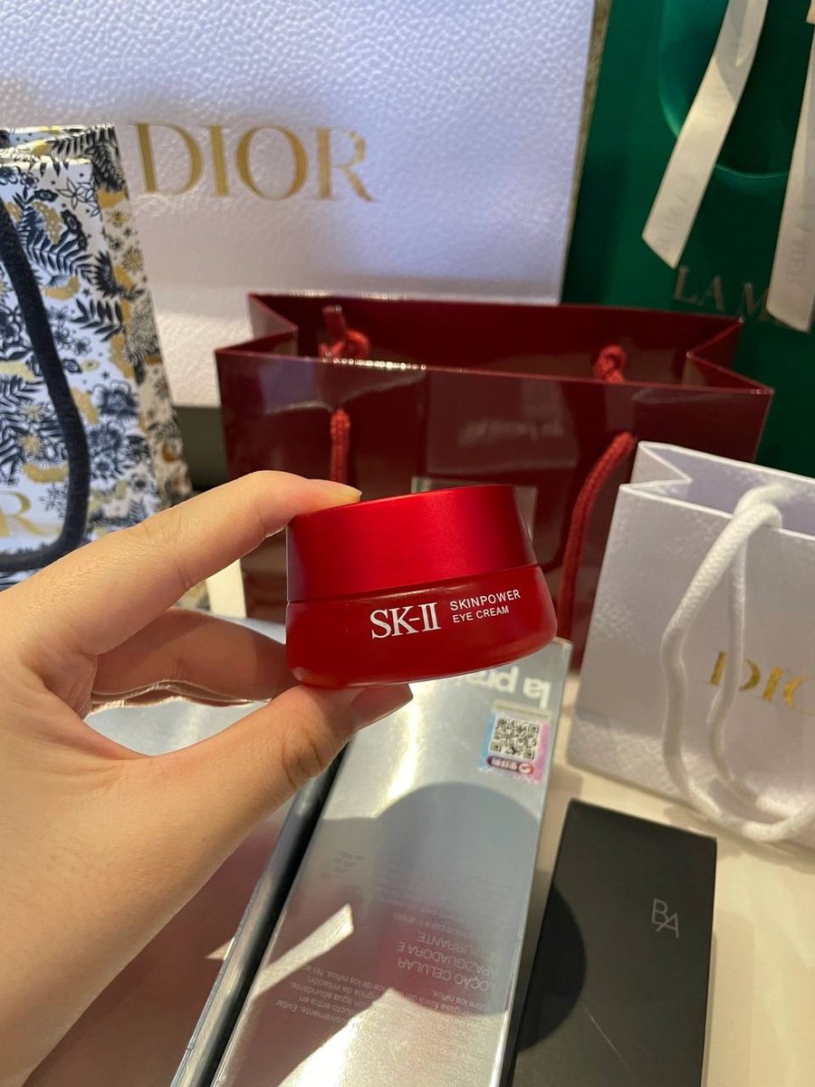 chokodesigns's tweet photo. Every dollar spent with care is the capital of beauty. A long-planned shopping time with my best friend on a sunny day.🥰 https://t.co/D33sOVvt8n