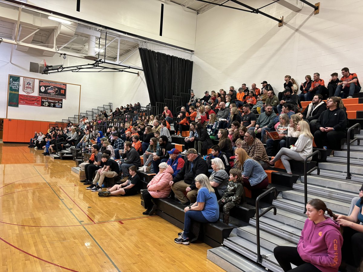 First Home girls wrestling match between Fredonia and Dunkirk! Great crowd tonight! @WNYAthletics @SectionVI @TheObserverNY