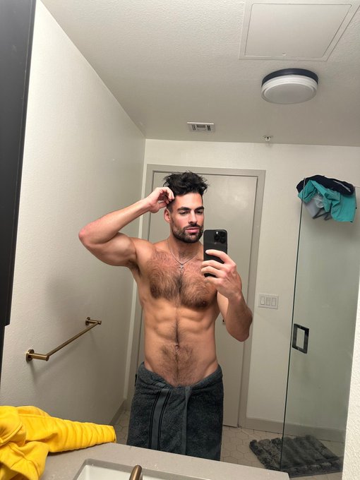 Selfie with messy bathroom Whats hotter ?🥵😭😂 Should i get back on X ? Want more content ? Y/No  Im shadowbanned