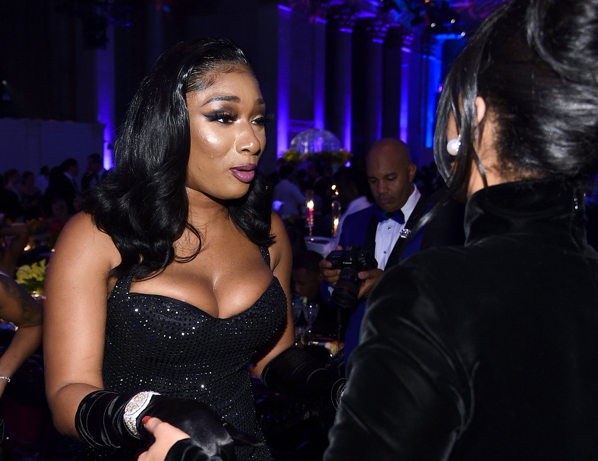 unapologhetto's tweet photo. Also was invited to Rihanna's diamond ball. And a lady was dropped from SavageXFenty after making fun of Megan. So.... https://t.co/icSo2fG1sV