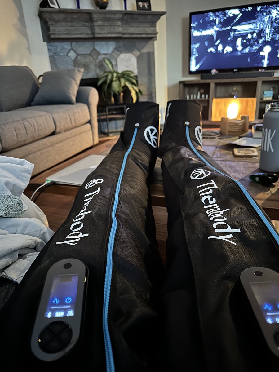5Dneighborhood's tweet photo. Decided to add some compression boots to my “recovery” arsenal! Trying them out for the first time tonight, and I’m already hooked! They are giving my legs some much needed massage therapy! #recovery #trigoals #beatyesterday #GOGETIT https://t.co/fQ5SYJobO7