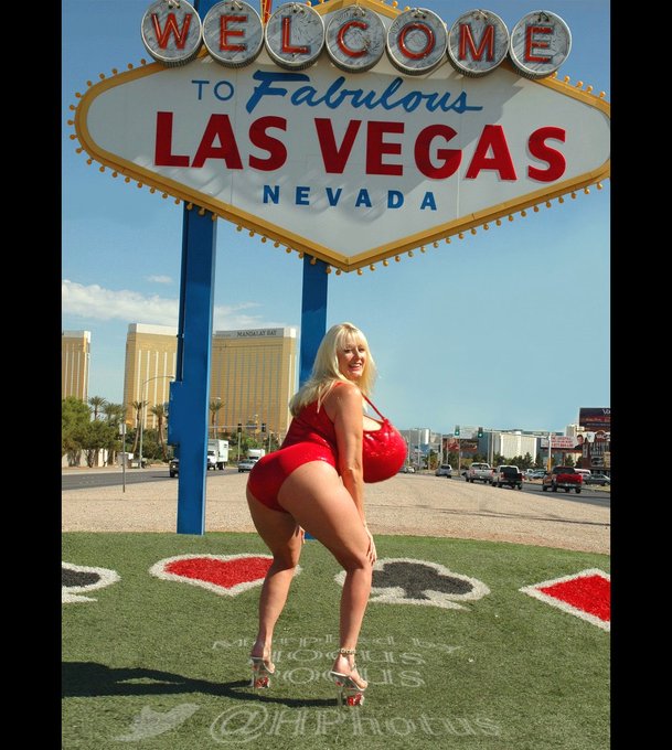 Welcoming #SuperBowl to Fabulous Las Vegas. 🎲🎲 &clubs;️&spades;️&diams;️&hearts;️ 🏈 https://t.co/cxgs5whyfz<a href="/tag/superbowl"class="tags">#SuperBowl</a>