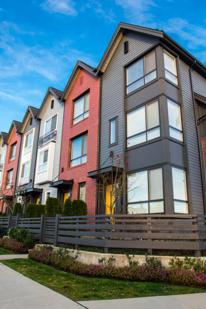 StrataQueens's tweet photo. Multifamily properties are becoming increasingly popular due to their potential for generating higher rental income and greater returns on investment. https://t.co/ijNJvv9OE8