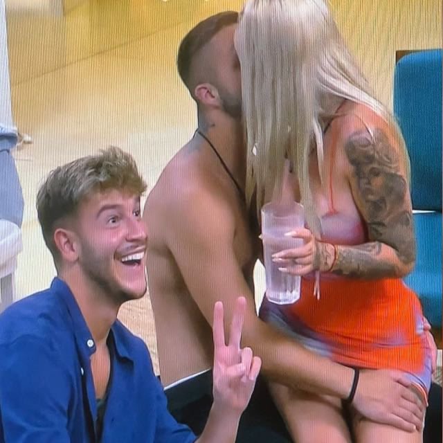 Cuando acompañas a tu amiga en todo el proceso y al final se liga al que le gusta 
#LaIslaDeLasTentaciones 
#LaIslaDeLasTentaciones5