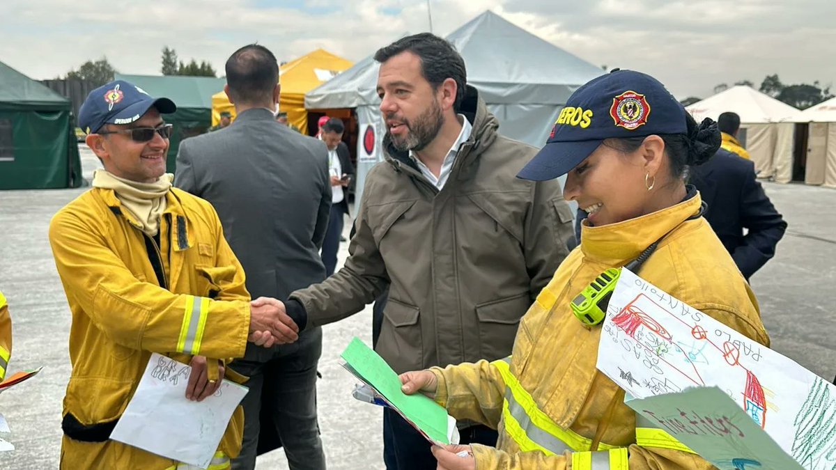Bomberos Oficiales de Bogotá tweet media