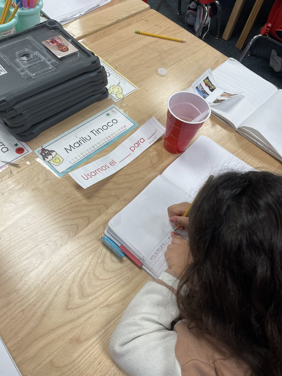APEHernandez's tweet photo. Check out our two way dual language teacher in action!🔥 Mrs. Hester is fostering young minds by tailoring her instruction.🤓 Students learning about the significance and diverse applications of water as a natural resource!👏🏻 @Magrill_AISD @amindformath https://t.co/cD8D45feO7