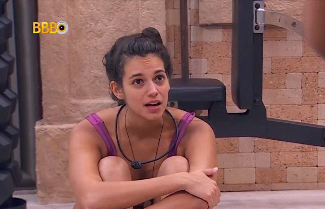 Techiebr's tweet photo. #BBBB24 🔥 A treta começou com Alane e Fernanda juntas na academia. Elas começaram a discutir sobre as questões entre as duas. Fernanda cita fala de Alane durante o Sincerão.

Fernanda: "Você também teve seu motivo, eu tive o meu motivo nesse gancho. E ainda veio fazendo uma cena do tipo, 'ah eu te perdôo'. Quem pediu perdão para você?"

Alane: "Você tá dizendo que eu fiz uma cena?"

Fernanda: "Quem pediu perdão pra você?"

Alane: "Eu falei lá, que você não precisava me pedir perdão pra eu lhe perdoar."

Fernanda: "Quem pediu?"

Alane: "Ninguém me pediu."

Fernanda: "Quem pediu? Quem pediu? Você chegou e falou assim... 'eu te perdôo'. Quem pediu?"

Alane: "Mesmo sem me pedir."

Fernanda: "Quem pediu!?"

Alane: "Posso falar?"