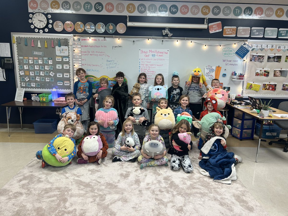 LexiHolland2's tweet photo. Best way to end January! Happy 100th Day of School 💯 #freemanfalcons https://t.co/UhsqVk72gh