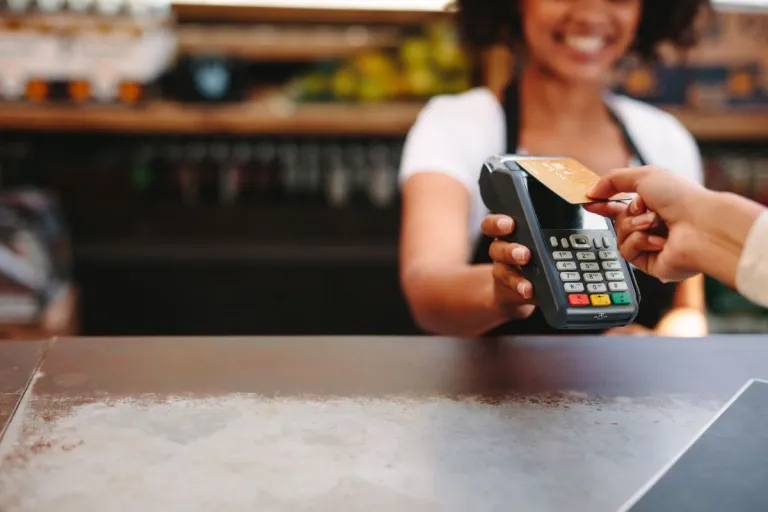 TravelAwan's tweet photo. Penggunaan kartu Visa Contactless memudahkan pembayaran tiket MRT &amp; bus serta transaksi belanja di toko &amp; supermarket. Fitur ini terintegrasi dalam aplikasi Visa, memberikan kemudahan dan keamanan. 

https://t.co/WGVVMXFzyZ

#Visa #Contactless #Pembayaran https://t.co/eVEkTUQZ2z