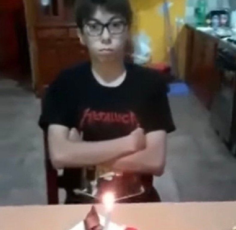 el mal humor q me hace dar el calor estoy así me hablas y te encajo una trompada