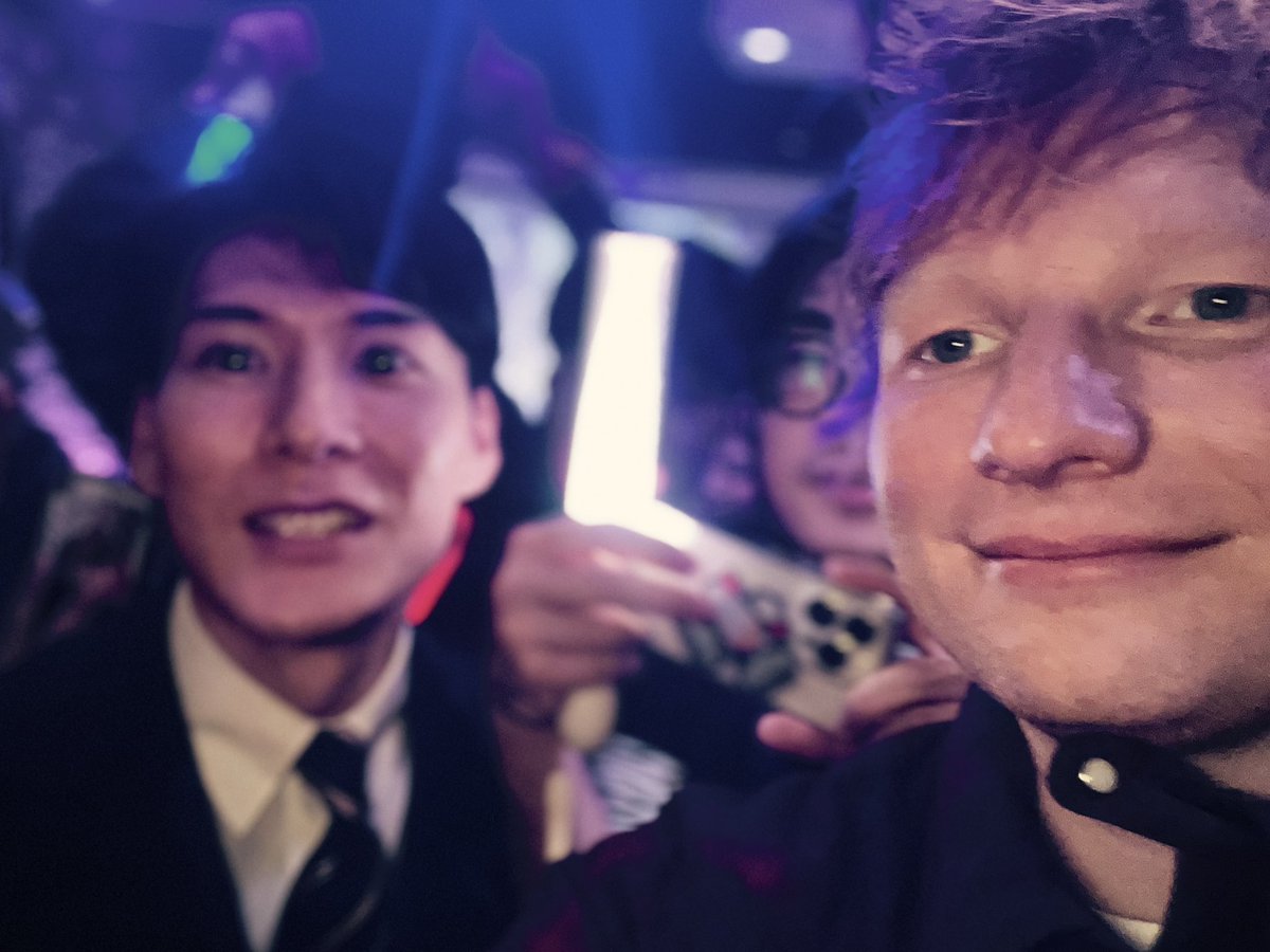 ryojavenger's tweet photo. 2024.1.31 Ed Sheeran +-=×÷ Tour

"彼は自由で、完成されてて、美しい。"

人生初ライブを、憧れのアーティストで、
この目で、耳で、全身で味わい尽くしました。

その場で世界を創りあげる彼のギフト。

憧れるに正しい人を選んだな、って
2013のAVEN少年に伝えてあげたい。

そして逢えたことも… https://t.co/hEEIKGdcUy