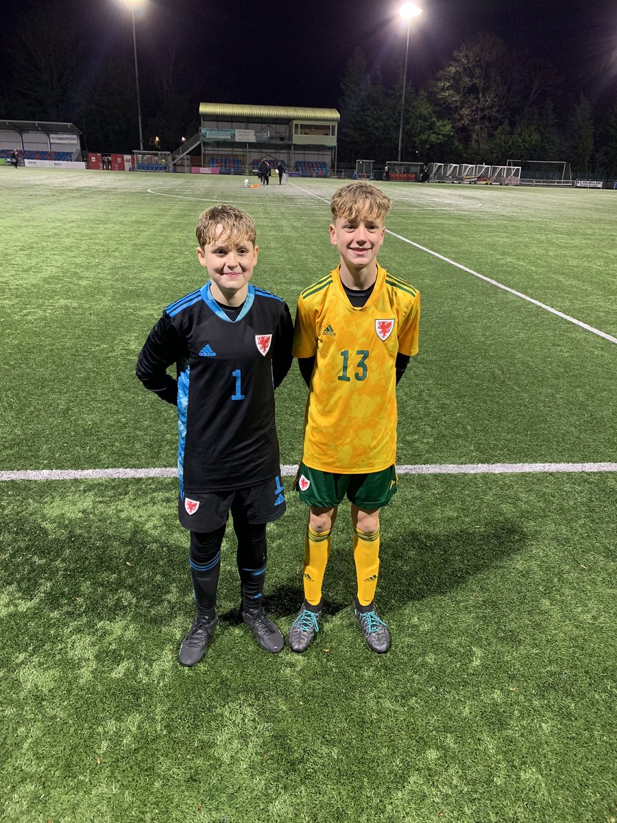 Amazing night for Max and the 2010 born boys @NewtownAFC .. Rob Page taking shots at Max, and Max saving them made my year! 😂🧤🏴󠁧󠁢󠁷󠁬󠁳󠁿 @FayRix1 @CVSFA @stteilos_Lower @swans_academy @stteilos_PE @StTeilos @PJSSElite